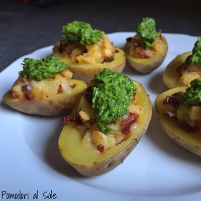 featured image thumbnail for post Barchette di patate con montasio e salsa verde